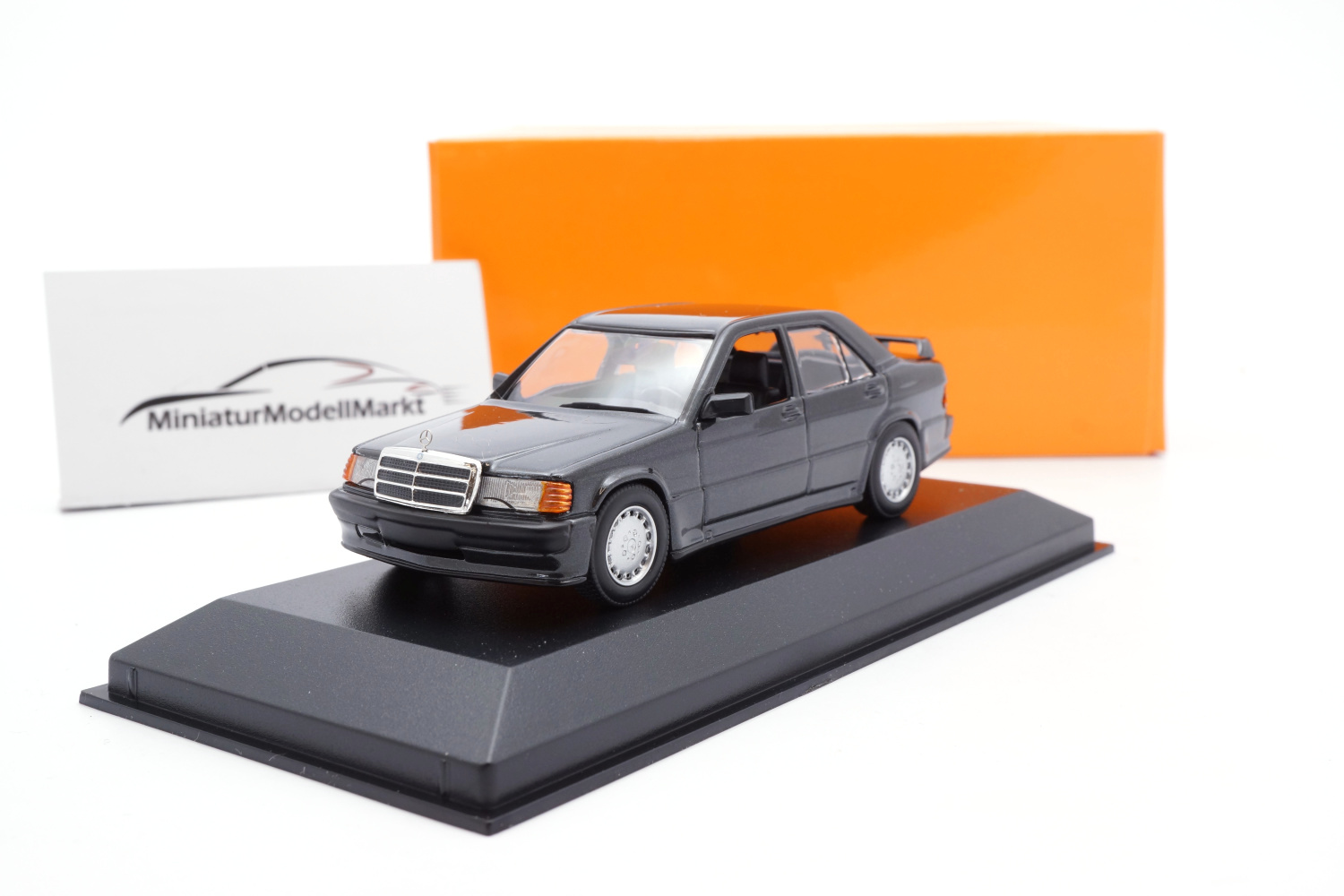 Minichamps 940035601 Mercedes-Benz 190 E 2,3-16 Schwarz Metallic 1984 1:43