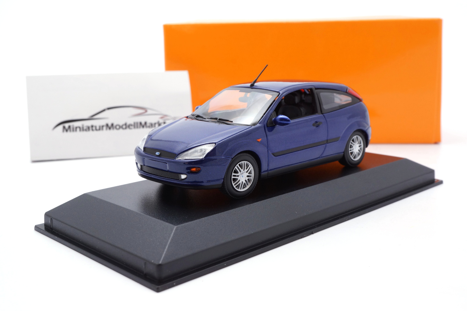 Minichamps 940087000 Ford Focus - Blau Metallic - 1998 1:43