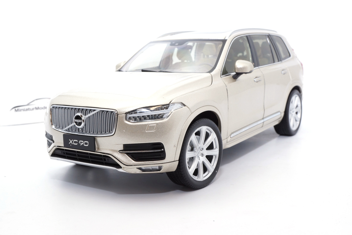 Motorcity 88191 Volvo XC90 - Sand Metallic - 2015 1:18