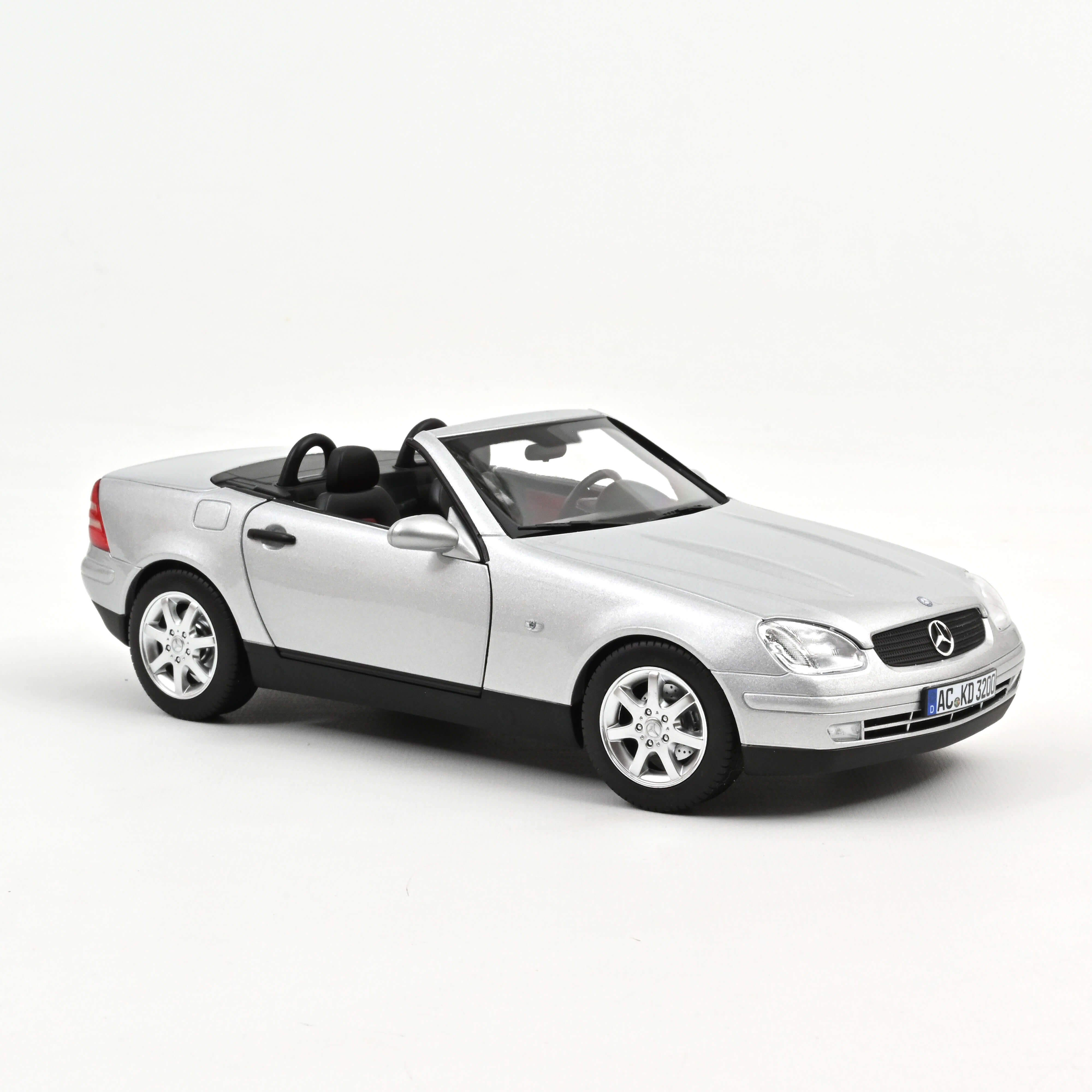 Norev 183020 Mercedes-Benz SLK - Brillantsilber - 1996 1:18