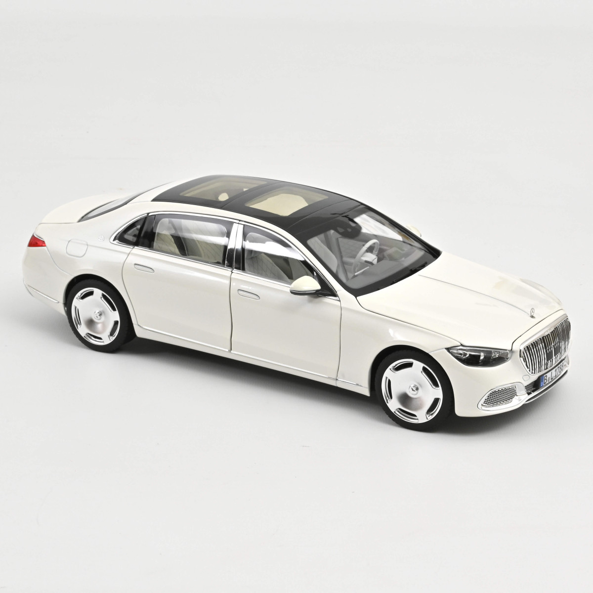 Norev 183918 Mercedes-Maybach S 680 4MATIC - Diamantweiß - 2021 1:18