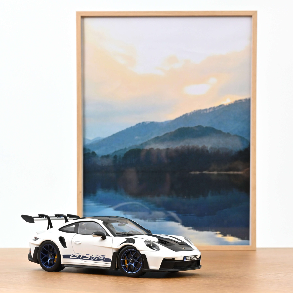 Norev 187353 Porsche 911 GT3 RS Weissach Pack 2022 1:18