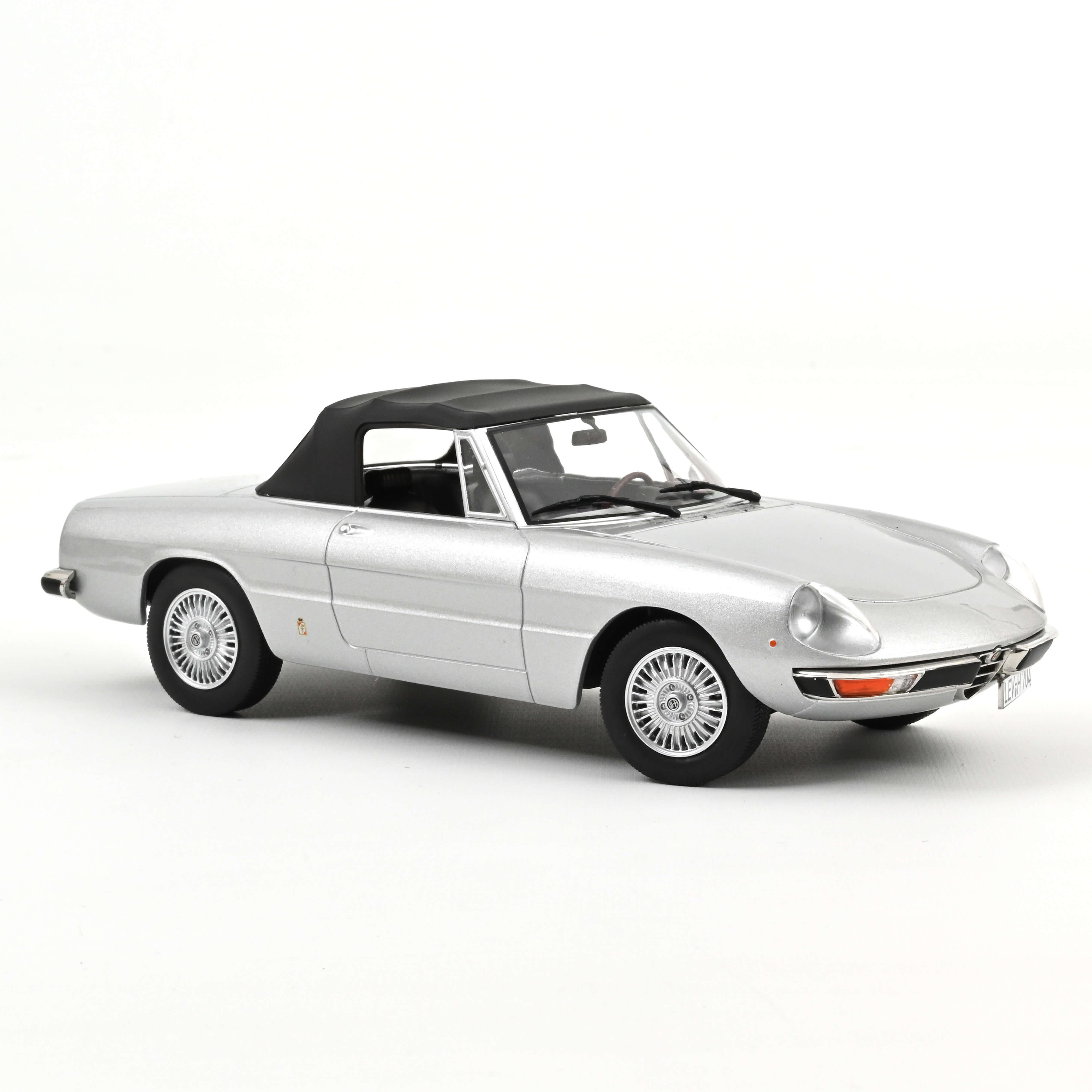 Norev 187884 Alfa Romeo 2000 Spider - Silbergrau metallic - 1973 1:18