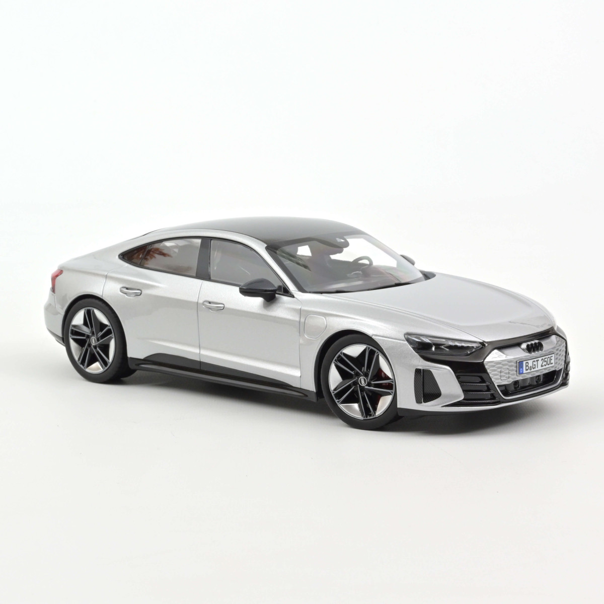 Norev 188381 Audi RS e-tron GT - Silber - 2021 1:18