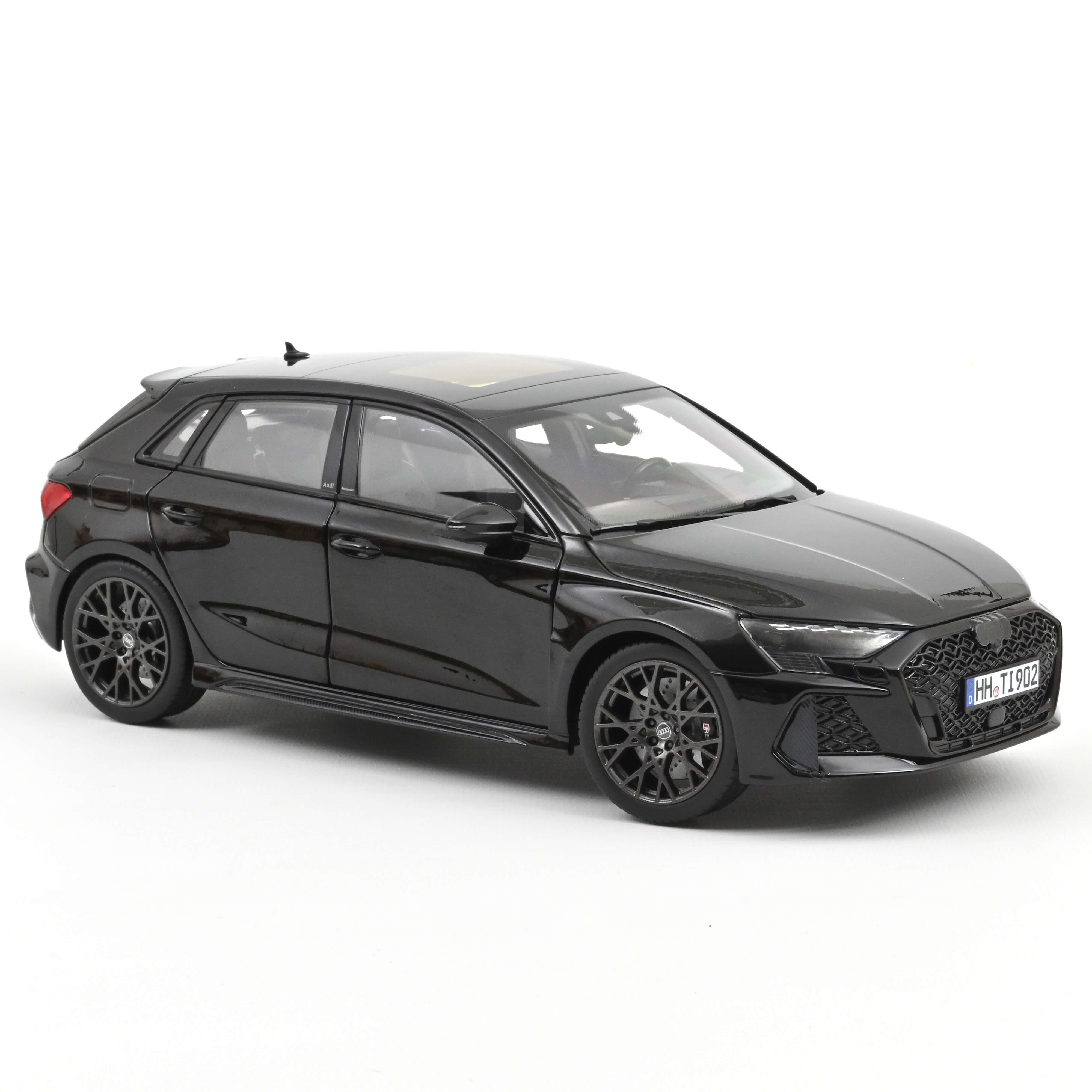Norev 188388 Audi RS 3 - Mythosschwarz - 2025 1:18