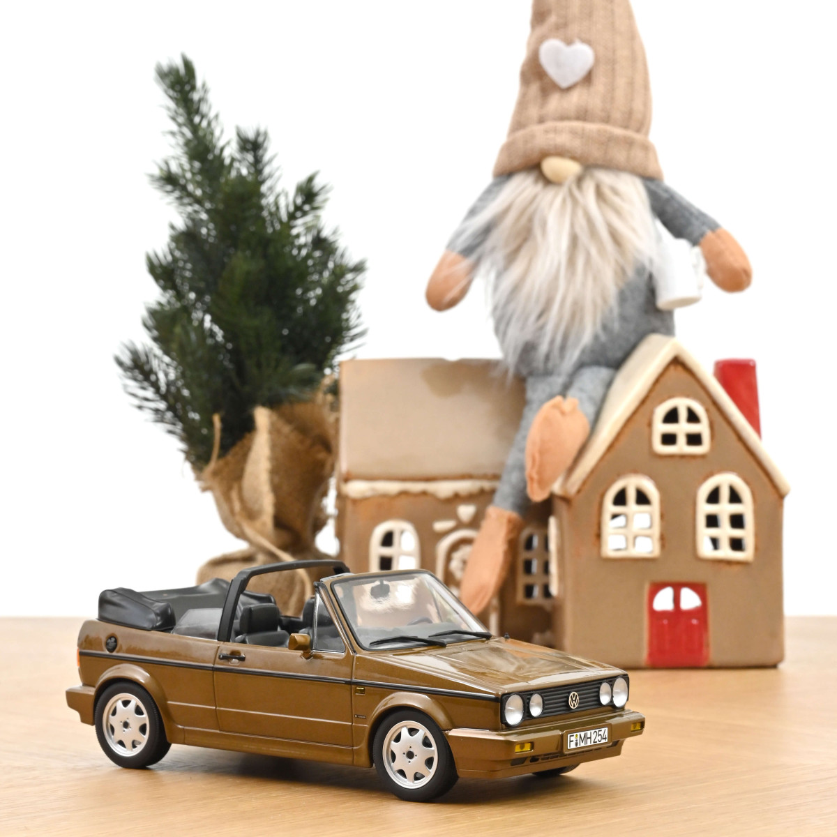 Norev 188474 VW Golf Cabriolet - Bronze metallic - 1992 1:18