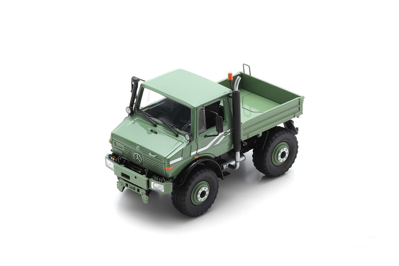 Schuco 450787300 Unimog U1600 - Grün 1:32