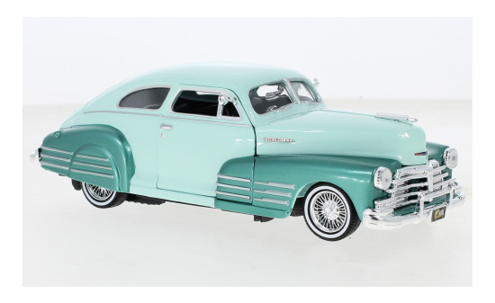 Motormax MOM79027 Chevrolet Aerosedan Fleetline - helltürkis , dunkeltürkis (Metallic) - Vorbestellung 1:24