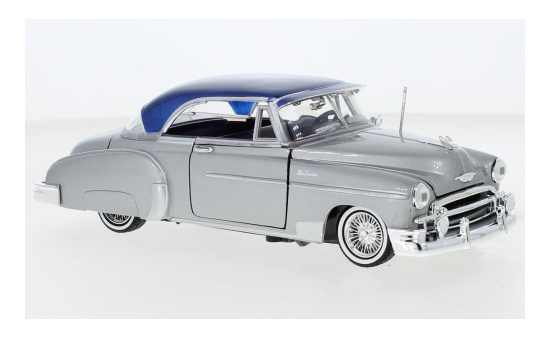 Motormax MOM79026 Chevrolet Bel Air - silber , blau (Metallic) - Vorbestellung 1:24