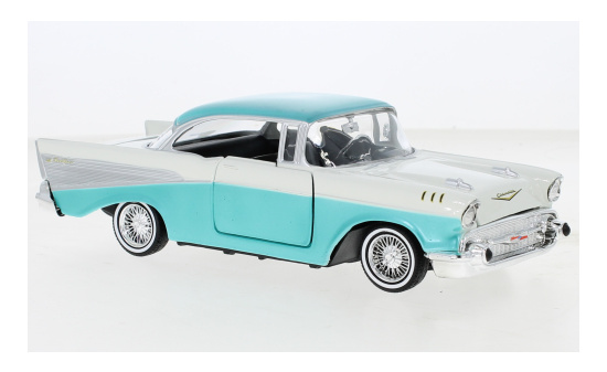 Motormax MOM79029 Chevrolet Bel Air - türkis (Metallic) , weiss 1:24