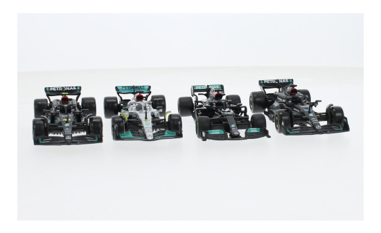 Bburago 18-38093 Mercedes 4er Set: Mercedes AMG Formula 1, Mercedes AMG Petronas Formula One Team, Petronas, Formel 1, 2 x W14, W13 und W12 1:43