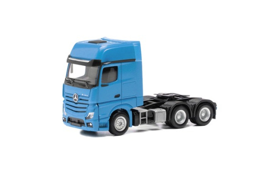 Herpa 317917-002 Mercedes-Benz Actros L Gigaspace Zugmaschine 3achs (6x4), lichtblau - Vorbestellung 1:87