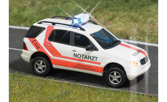 Busch 5631 Mercedes Notarzt - Vorbestellung 1:87