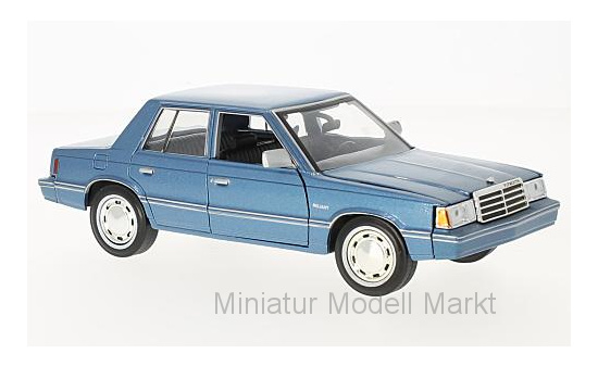 Motormax MOM73336MET.-BLUE Plymouth Reliant - blau (Metallic) - Vorbestellung 1:24